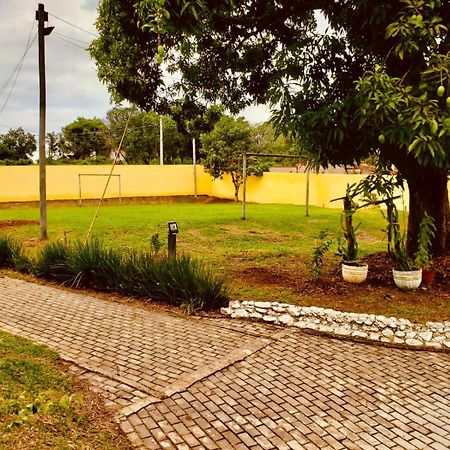 과라팅게타 Chacara Charmosa Com Piscina, Campo De Futebol 빌라 외부 사진