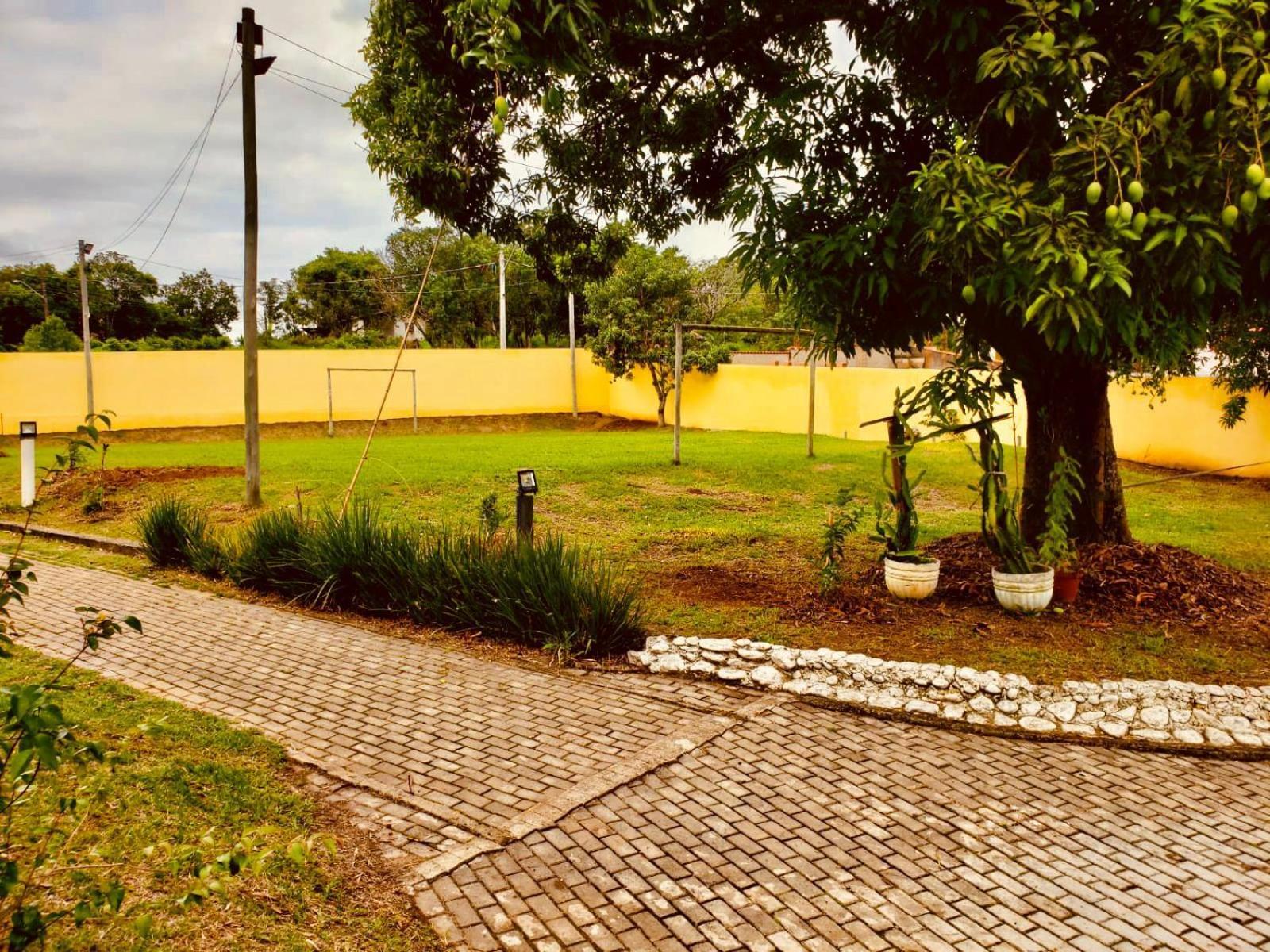과라팅게타 Chacara Charmosa Com Piscina, Campo De Futebol 빌라 외부 사진